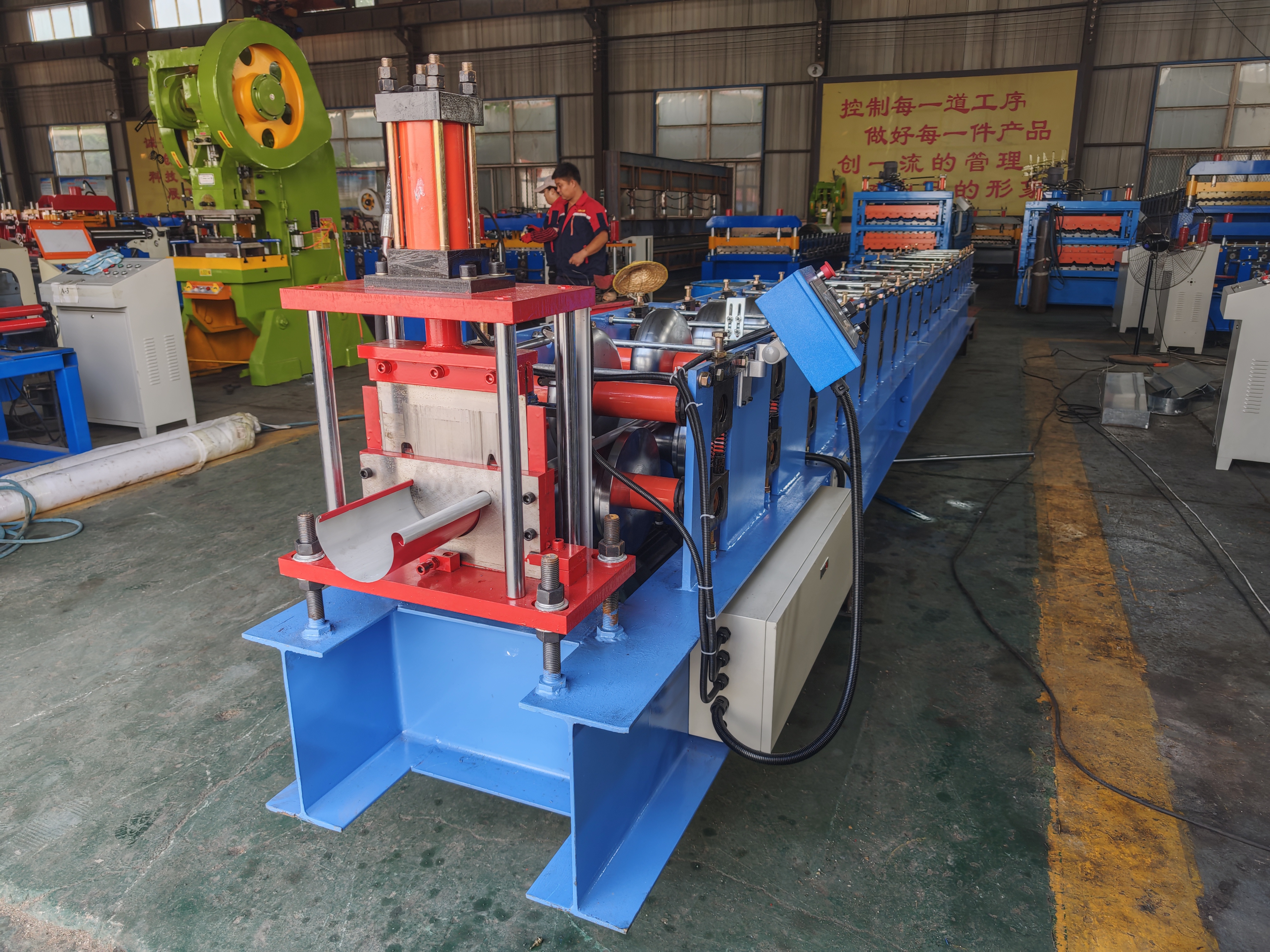 станок для производства водосточный система желоб 0,35-0,6 